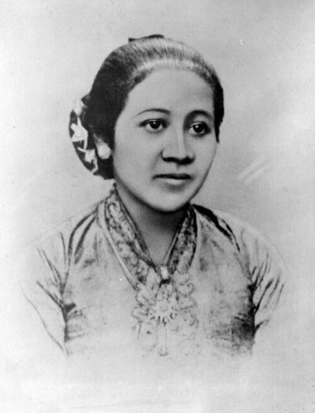 COLLECTIE_TROPENMUSEUM_Portret_van_Raden_Ajeng_Kartini_TMnr_10018776