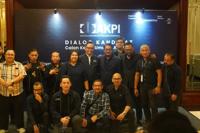 Pasangan Nomor Urut 04 Anthony Prawira, S.H., Riyo Hanggoro Prasetyo, dan Ariyo Priyambodo dan Para Pendukungnya saat Dialog Calon Ketua umum AKPI 2025 di Lumire Hotel Jakarta (15/08/2025).
Foto : Tatang Muchtar
