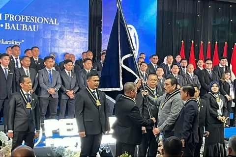 120 Pengurus PERADI Profesional Dilantik di Sultra, Harris Arthur Hedar: Advokat Harus Hadir Sebelum Perkara Terjadi